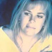 Der musikalische text NAKED TO THE EYE von MARY CHAPIN CARPENTER ist auch in dem Album vorhanden A place in the world (1996)