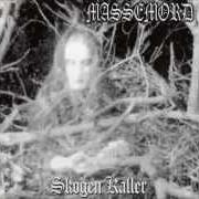 Der musikalische text SOLEN SKINNER IKKJE von MASSEMORD ist auch in dem Album vorhanden Skogen kaller (2003)