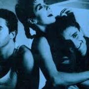 Der musikalische text 50 PALABRAS, 60 PALABRAS O 100 von MECANO ist auch in dem Album vorhanden Entre el cielo y el suelo (1986)