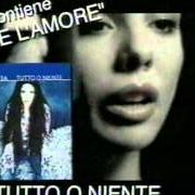 Der musikalische text MUSICA CHE SCOPPIA von MIETTA ist auch in dem Album vorhanden Tutto o niente (2000)
