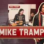 Der musikalische text NEW WORLD COMING von MIKE TRAMP ist auch in dem Album vorhanden Museum (2014)