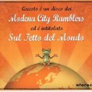 Der musikalische text LA MOSCA NEL BICCHIERE von MODENA CITY RAMBLERS ist auch in dem Album vorhanden Sul tetto del mondo (2011)