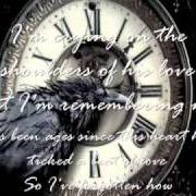 Der musikalische text PEARL'S EYE VIEW (THE LIFE OF DICKEY CHAPELLE) von NANCI GRIFFITH ist auch in dem Album vorhanden Clock without hands (2001)