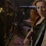 Der musikalische text BEHIND THE HOUSE von NEKO CASE ist auch in dem Album vorhanden Live from austin, texas (2007)