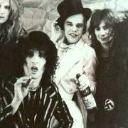 Der musikalische text BAD DETECTIVE von NEW YORK DOLLS ist auch in dem Album vorhanden Seven day weekend (1992)