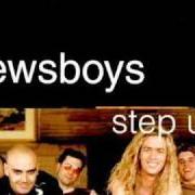 Der musikalische text THE TIDE von NEWSBOYS ist auch in dem Album vorhanden Step up to the microphone (1998)