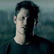 Der musikalische text RUN TO ME von NICK LACHEY ist auch in dem Album vorhanden What's left of me (2006)