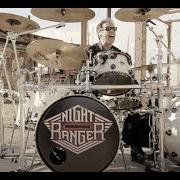 Der musikalische text CAN'T AFFORD A HERO von NIGHT RANGER ist auch in dem Album vorhanden Atbpo (2021)