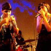 Der musikalische text CURTAIN CALL von NINA SKY ist auch in dem Album vorhanden Starting today (2010)