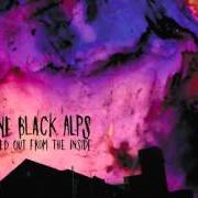 Der musikalische text FULL MOON SUMMER von NINE BLACK ALPS ist auch in dem Album vorhanden Locked out from the inside (2009)