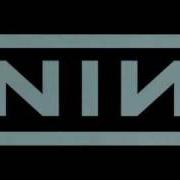 Der musikalische text CLOSER (FURTHER AWAY) von NINE INCH NAILS ist auch in dem Album vorhanden Closer to god (1994)