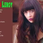 Der musikalische text ETRE UNE FEMME von NOLWENN LEROY ist auch in dem Album vorhanden Nolwenn leroy (2003)