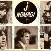 Der musikalische text L'AUTO CORRE LONTANO, MA IO CORRO DA TE von NOMADI ist auch in dem Album vorhanden So che mi perdonerai (1971)