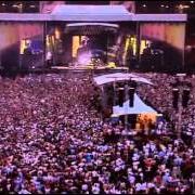 Der musikalische text LIVE FOREVER von OASIS ist auch in dem Album vorhanden Familiar to millions (2000)