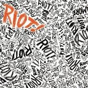 Der musikalische text WE ARE BROKEN von PARAMORE ist auch in dem Album vorhanden Riot! (2007)