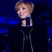 Der musikalische text OUT OF THE RUINS von PAT BENATAR ist auch in dem Album vorhanden Summer vacation (2001)