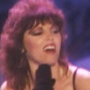 Der musikalische text ONE LOVE von PAT BENATAR ist auch in dem Album vorhanden Best shots (1989)