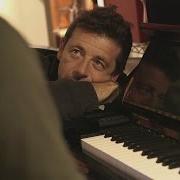 Der musikalische text L'AIGLE NOIR von PATRICK BRUEL ist auch in dem Album vorhanden Très souvent, je pense à vous (2015)