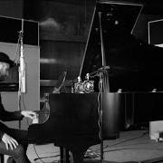 Der musikalische text REINE ÉMILIE von PIERRE LAPOINTE ist auch in dem Album vorhanden Pierre lapointe seul au piano (2011)