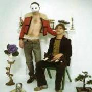 Der musikalische text GIRL (YOU CHEW MY MIND UP) von THE PRESETS ist auch in dem Album vorhanden Beams (2005)