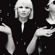 Der musikalische text LAST DANCE von THE RAVEONETTES ist auch in dem Album vorhanden In and out of control (2009)