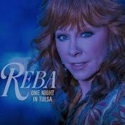 Der musikalische text OKLAHOMA SWING von REBA MCENTIRE ist auch in dem Album vorhanden One night in tulsa (2026)