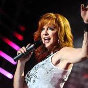 Der musikalische text THE BRIDGE YOU BURN von REBA MCENTIRE ist auch in dem Album vorhanden All the women i am (2010)