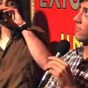 Der musikalische text MONKBERRY MOON DELIGHT von ROBBERS ON HIGH STREET ist auch in dem Album vorhanden The fatalist and friends (2006)