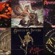 Der musikalische text ROCKER von ANGELES DEL INFIERNO ist auch in dem Album vorhanden Exitos diabolicos (2001)