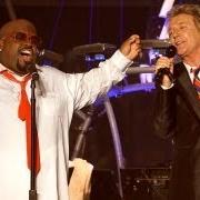 Der musikalische text RED-SUITED SUPER MAN von ROD STEWART ist auch in dem Album vorhanden Merry christmas, baby (2012)