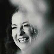 Der musikalische text TAKING FLIGHT von RODNEY CROWELL ist auch in dem Album vorhanden Airline highway (2025)