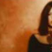 Der musikalische text I DON'T WANNA SEE THE LIGHT von SARA EVANS ist auch in dem Album vorhanden Three chords and the truth (1997)