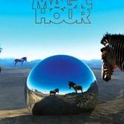 Der musikalische text ONLY THE HORSES von SCISSOR SISTERS ist auch in dem Album vorhanden Magic hour (2012)