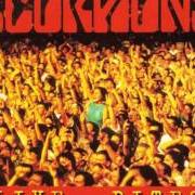 Der musikalische text TEASE ME PLEASE ME von SCORPIONS ist auch in dem Album vorhanden Live bites (1995)