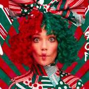 Der musikalische text UNDERNEATH THE CHRISTMAS LIGHTS von SIA ist auch in dem Album vorhanden Everyday is christmas (2017)