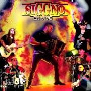 Der musikalische text UN DIA A LA VEZ(FEAT.JOHNNY ARREOLA OF LOS PALOMINOS) von SIGGNO ist auch in dem Album vorhanden En la radio (2009)