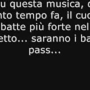 Der musikalische text MENO MALE von SIMONE CRISTICCHI ist auch in dem Album vorhanden Grand hotel cristicchi (2010)