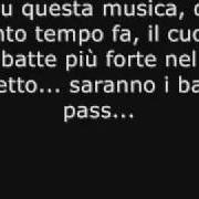 Der musikalische text IL PESCE AMAREGGIATO von SIMONE CRISTICCHI ist auch in dem Album vorhanden Grand hotel cristicchi (2010)