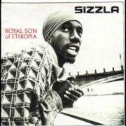 Der musikalische text BURN DEM TURF von SIZZLA ist auch in dem Album vorhanden Royal son of ethiopia (1999)