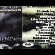 Der musikalische text ÅNGRAR MIG ÄN von SKUMDUM ist auch in dem Album vorhanden Demoner (1997)