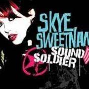 Der musikalische text BOYHUNTER von SKYE SWEETNAM ist auch in dem Album vorhanden Sound soldier (2007)