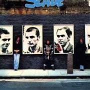 Der musikalische text LIGHTNING NEVER STRIKES BACK von SLADE ist auch in dem Album vorhanden Whatever happened to slade (1977)
