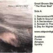 Der musikalische text SAFE IN SOUND von SMALL BROWN BIKE ist auch in dem Album vorhanden The river bed (2003)