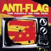Der musikalische text WHEN ALL THE LIGHTS GO OUT von ANTI-FLAG ist auch in dem Album vorhanden The people or the gun (2009)