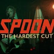 Der musikalische text THE HARDEST CUT von SPOON ist auch in dem Album vorhanden Lucifer on the sofa (2022)