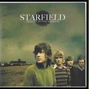 Der musikalische text EVERYTHING IS BEAUTIFUL von STARFIELD ist auch in dem Album vorhanden Beauty in the broken (2006)