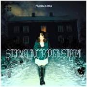 Der musikalische text I'M STARING OUT THE WORLD von STINA NORDENSTAM ist auch in dem Album vorhanden The world is saved (2004)