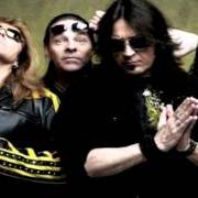 Der musikalische text MORE THAN A MAN von STRYPER ist auch in dem Album vorhanden Second coming (2013)