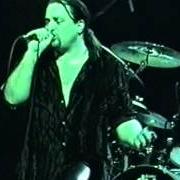 Der musikalische text SMOKE AND MIRRORS von SYMPHONY X ist auch in dem Album vorhanden Live on the edge of forever (2001)
