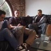 Der musikalische text AGAIN AND AGAIN von TAPROOT ist auch in dem Album vorhanden Gift (2000)